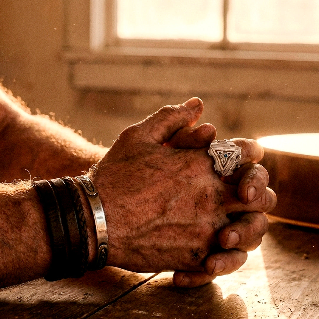 FRACTAL TRIANGLE RING