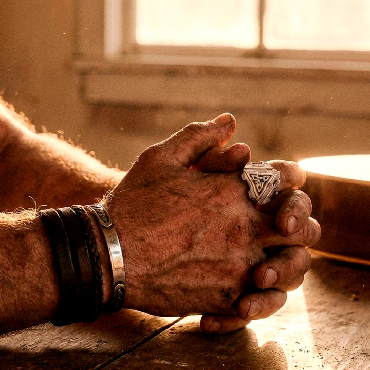 FRACTAL TRIANGLE RING